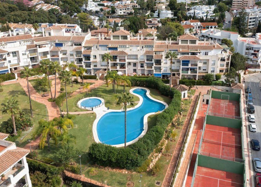 Resale - Apartment - Middle Floor Apartment - Marbella - Nueva Andalucia