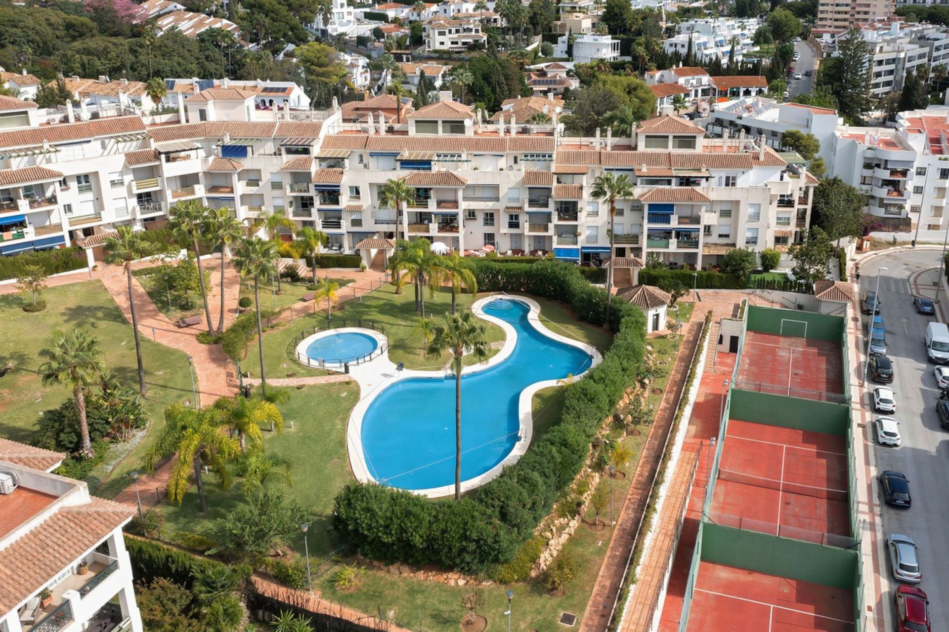 Resale - Apartment - Middle Floor Apartment - Marbella - Nueva Andalucia