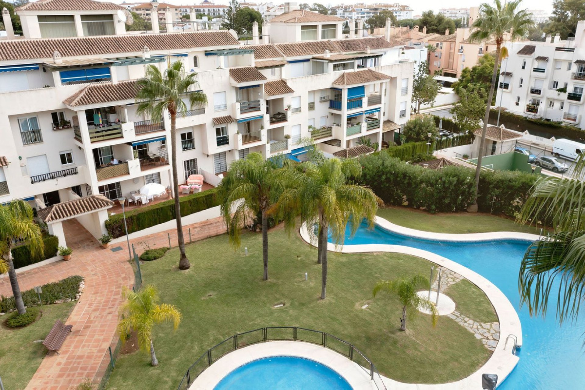 Resale - Apartment - Middle Floor Apartment - Marbella - Nueva Andalucia