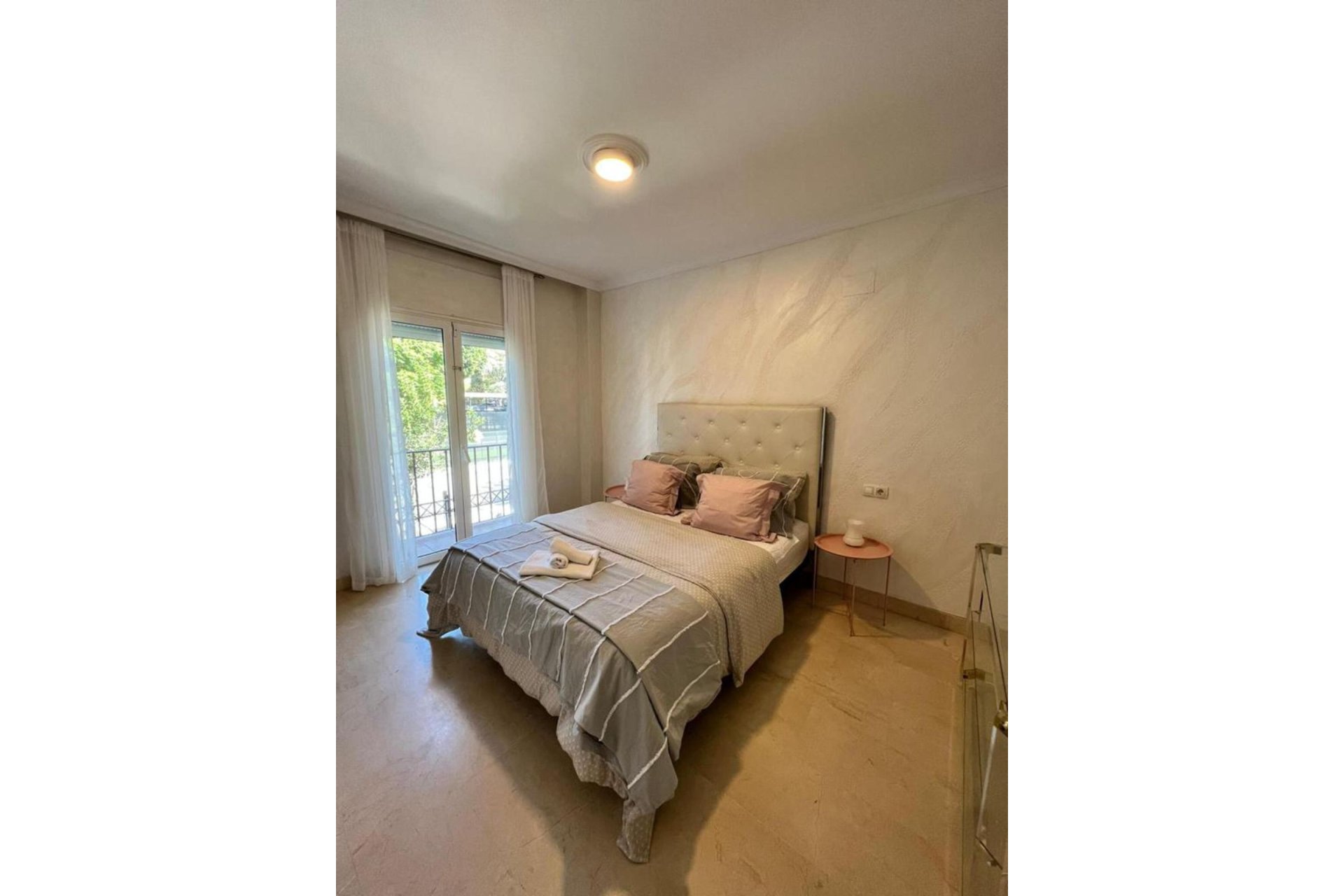 Resale - Apartment - Middle Floor Apartment - Marbella - Nueva Andalucia