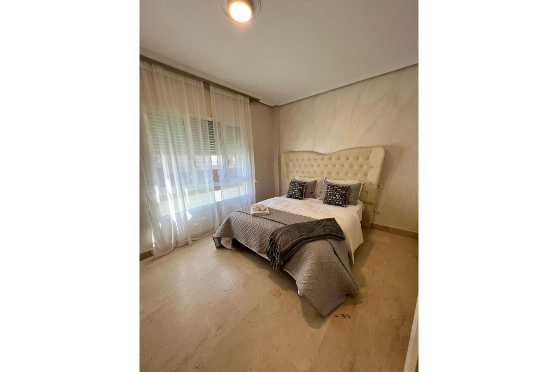 Resale - Apartment - Middle Floor Apartment - Marbella - Nueva Andalucia