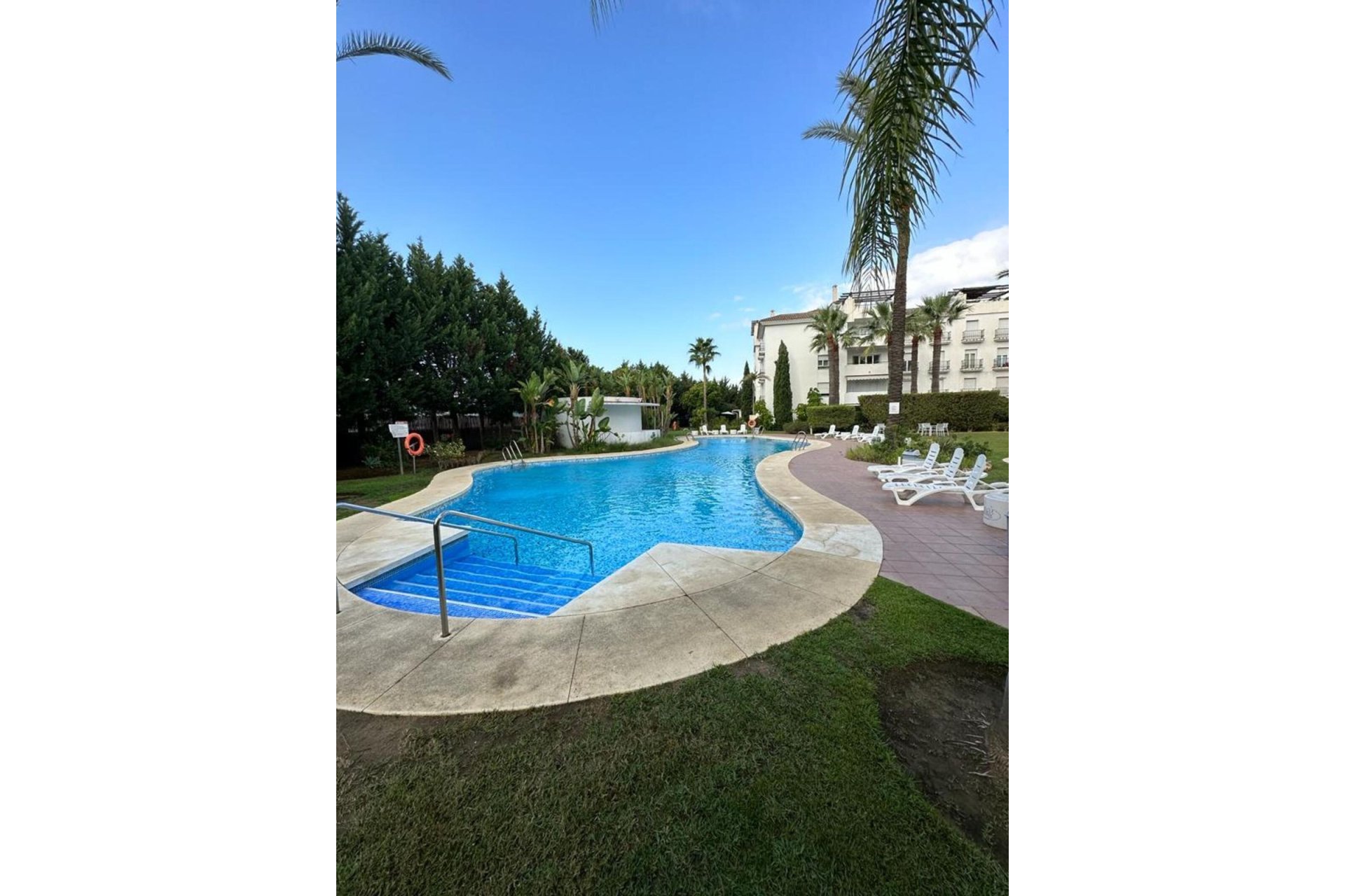 Resale - Apartment - Middle Floor Apartment - Marbella - Nueva Andalucia