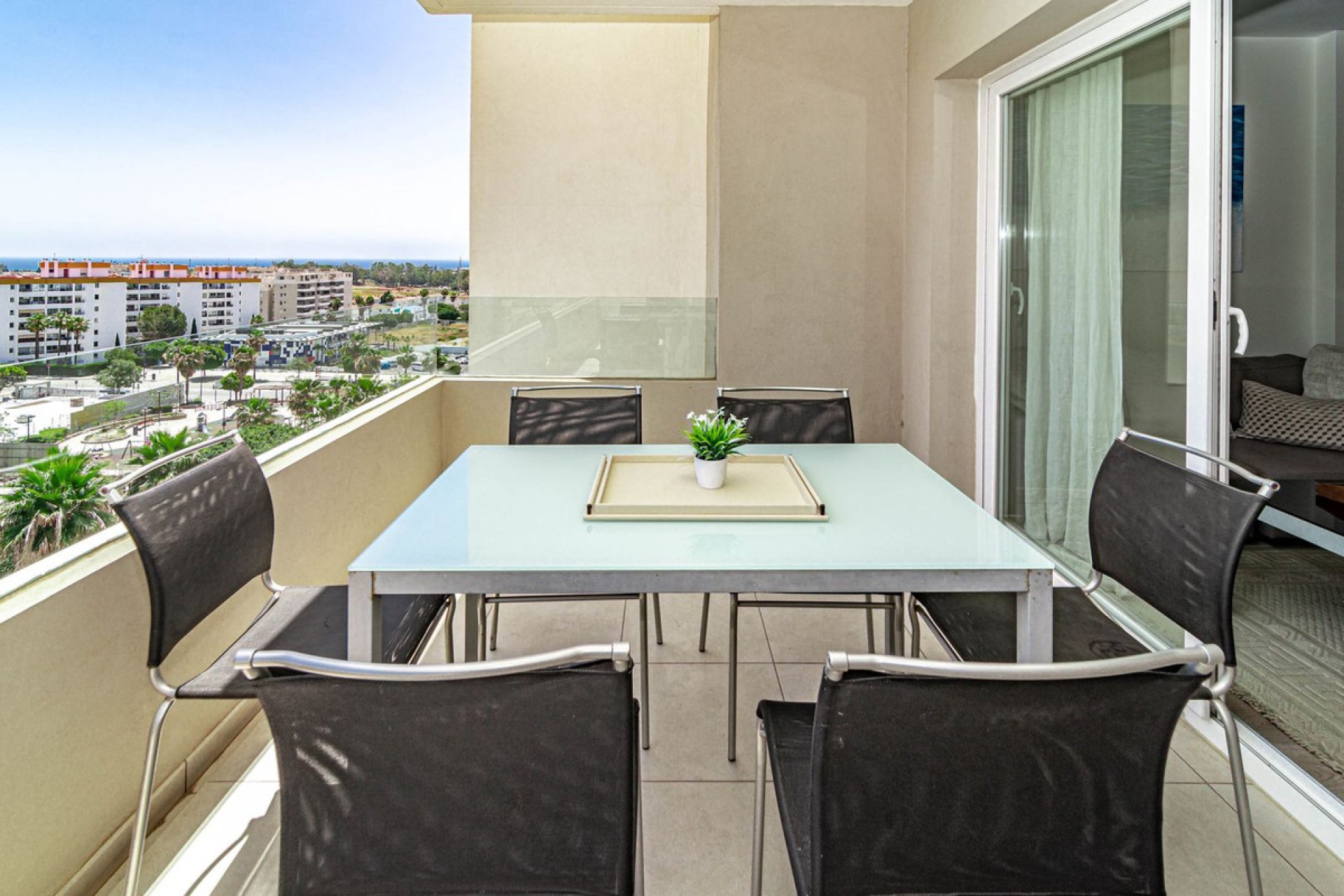 Resale - Apartment - Middle Floor Apartment - Marbella - Nueva Andalucia