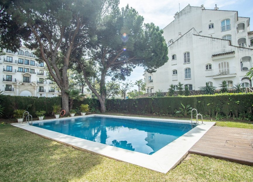 Resale - Apartment - Middle Floor Apartment - Marbella - Nueva Andalucia