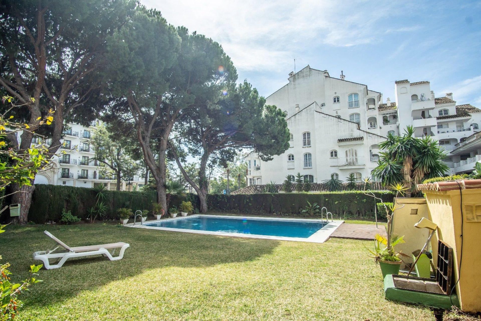 Resale - Apartment - Middle Floor Apartment - Marbella - Nueva Andalucia