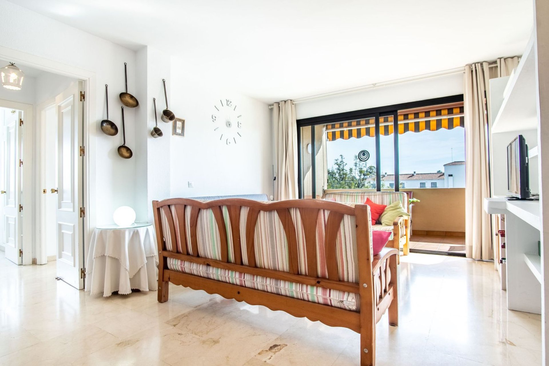 Resale - Apartment - Middle Floor Apartment - Marbella - Nueva Andalucia