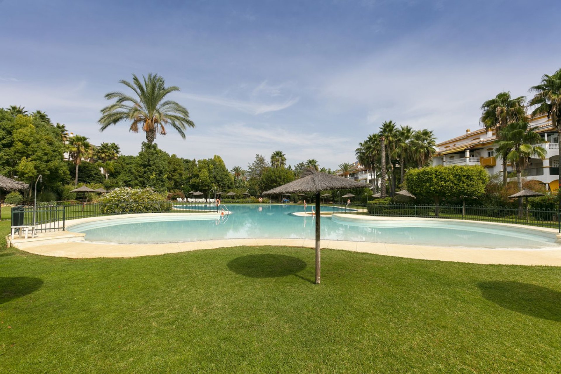 Resale - Apartment - Middle Floor Apartment - Marbella - Nueva Andalucia