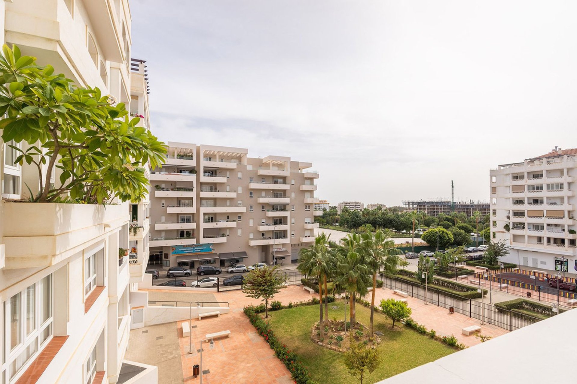 Resale - Apartment - Middle Floor Apartment - Marbella - Nueva Andalucia