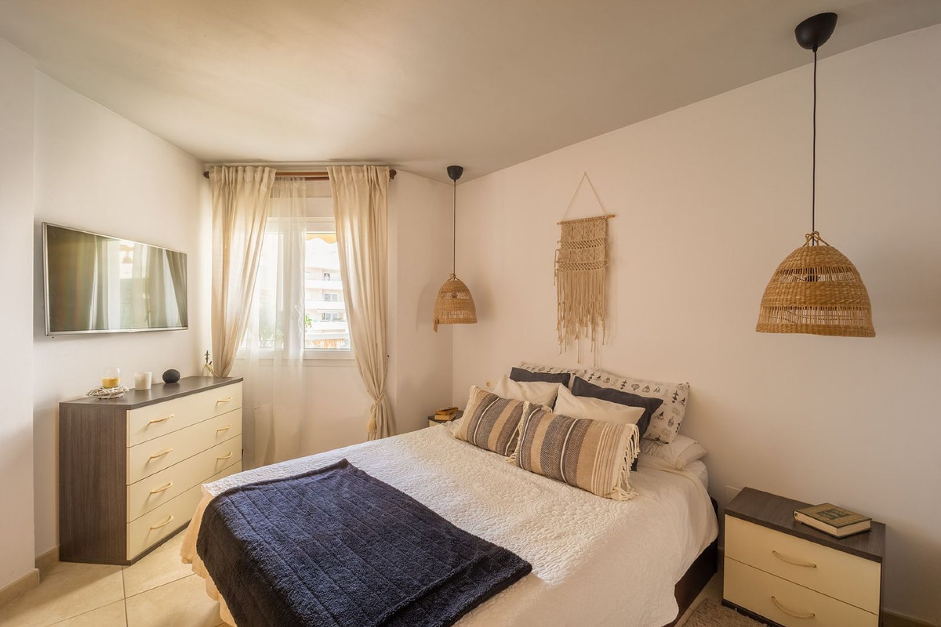 Resale - Apartment - Middle Floor Apartment - Marbella - Nueva Andalucia