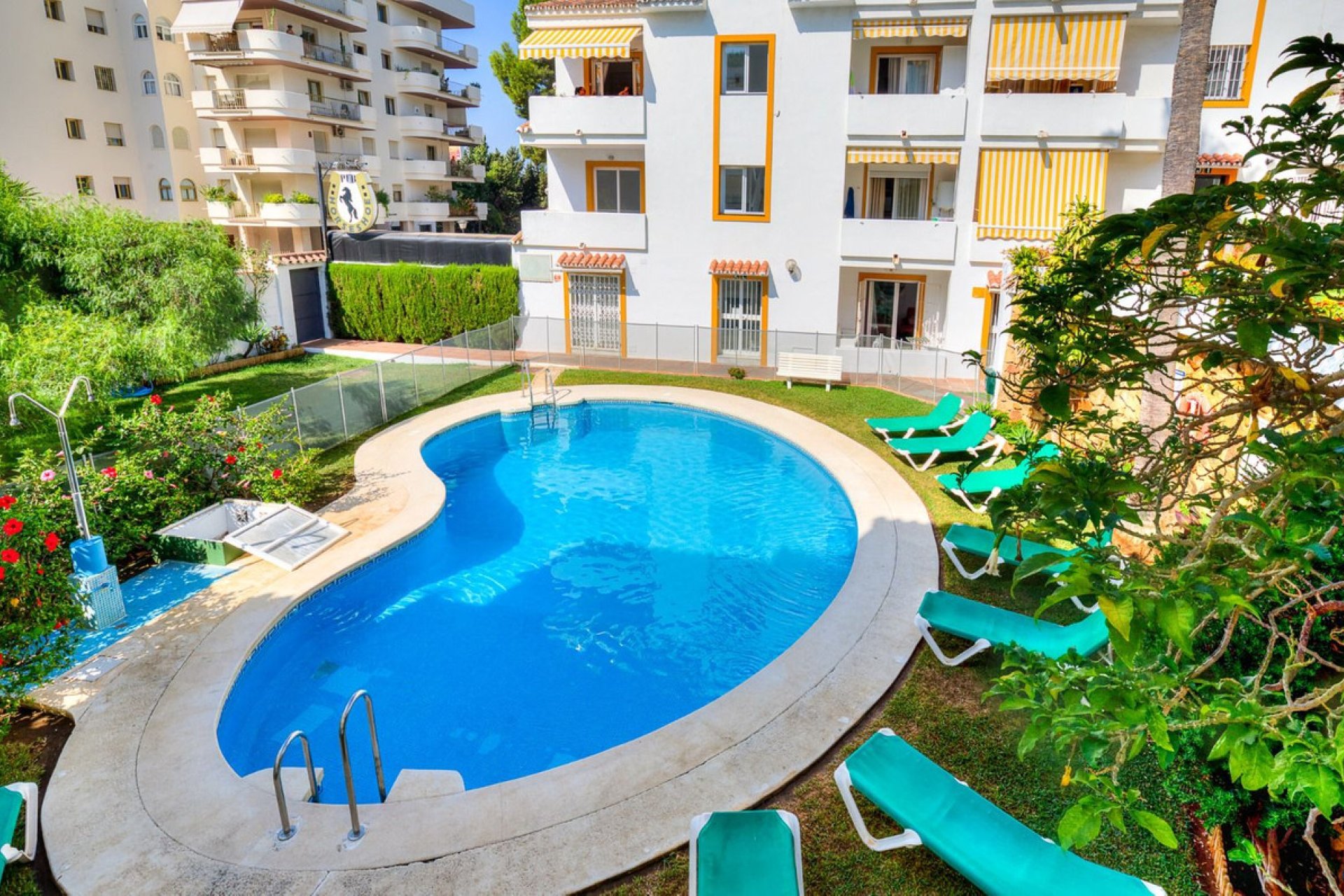 Resale - Apartment - Middle Floor Apartment - Marbella - Nueva Andalucia