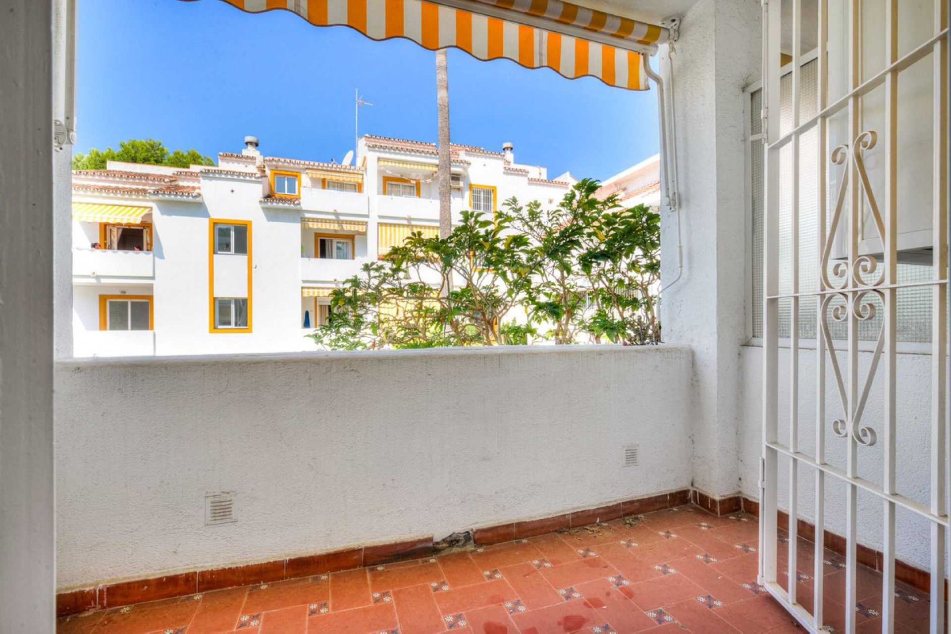 Resale - Apartment - Middle Floor Apartment - Marbella - Nueva Andalucia