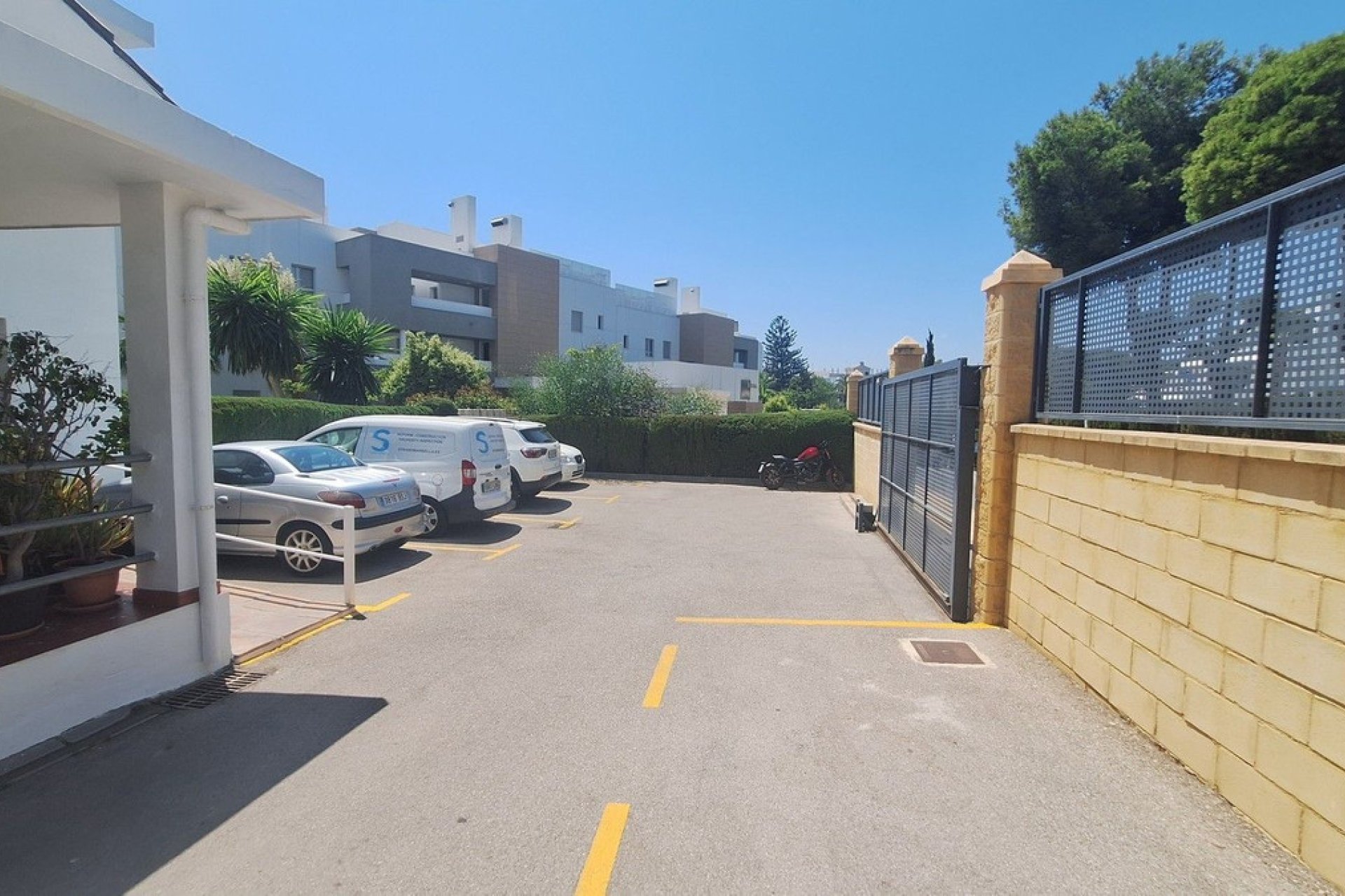 Resale - Apartment - Middle Floor Apartment - Marbella - Nueva Andalucia