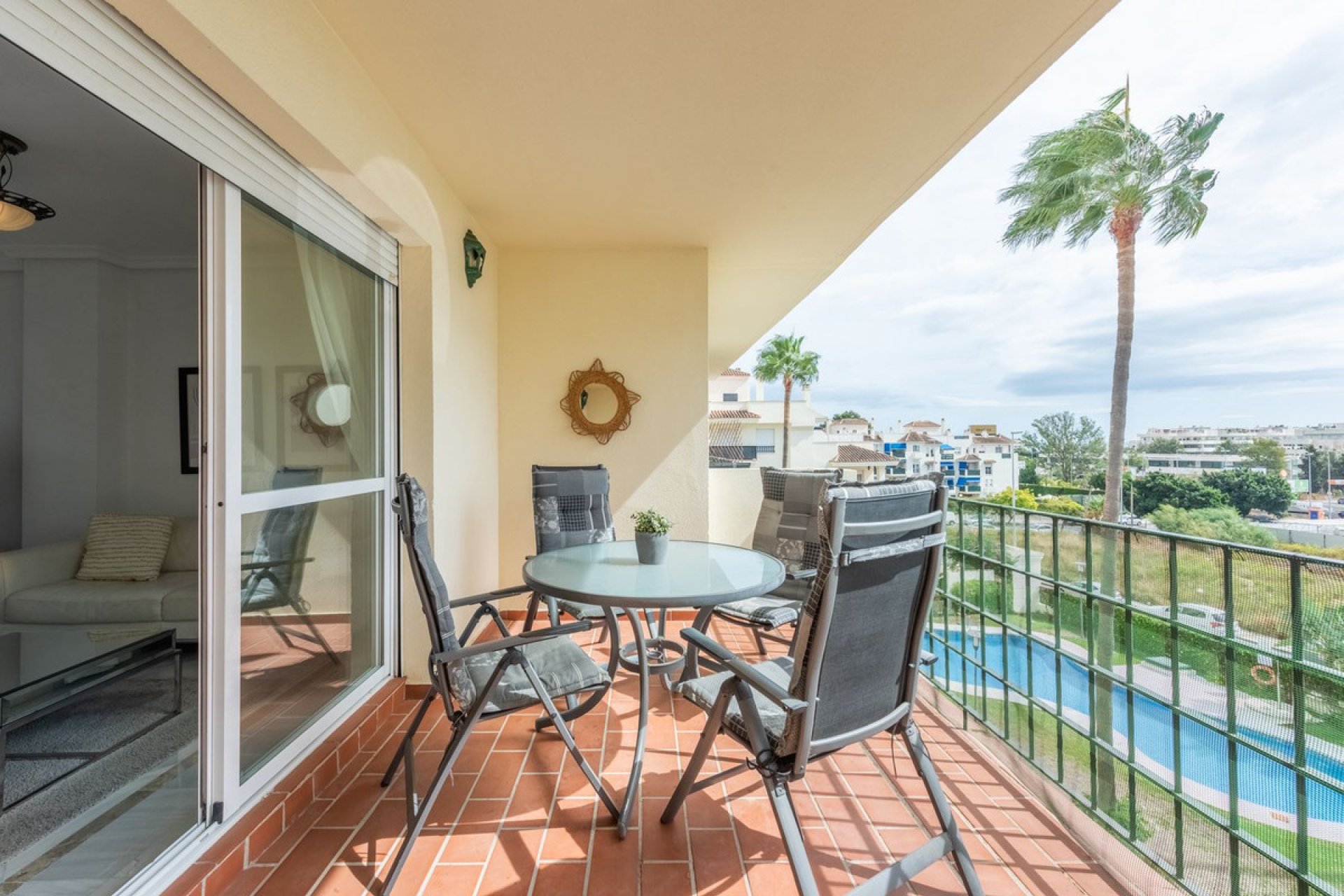 Resale - Apartment - Middle Floor Apartment - Marbella - Nueva Andalucia