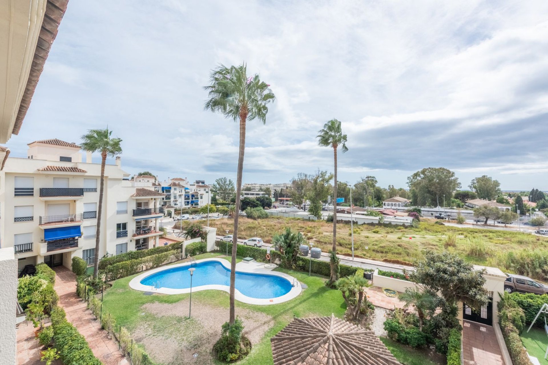 Resale - Apartment - Middle Floor Apartment - Marbella - Nueva Andalucia