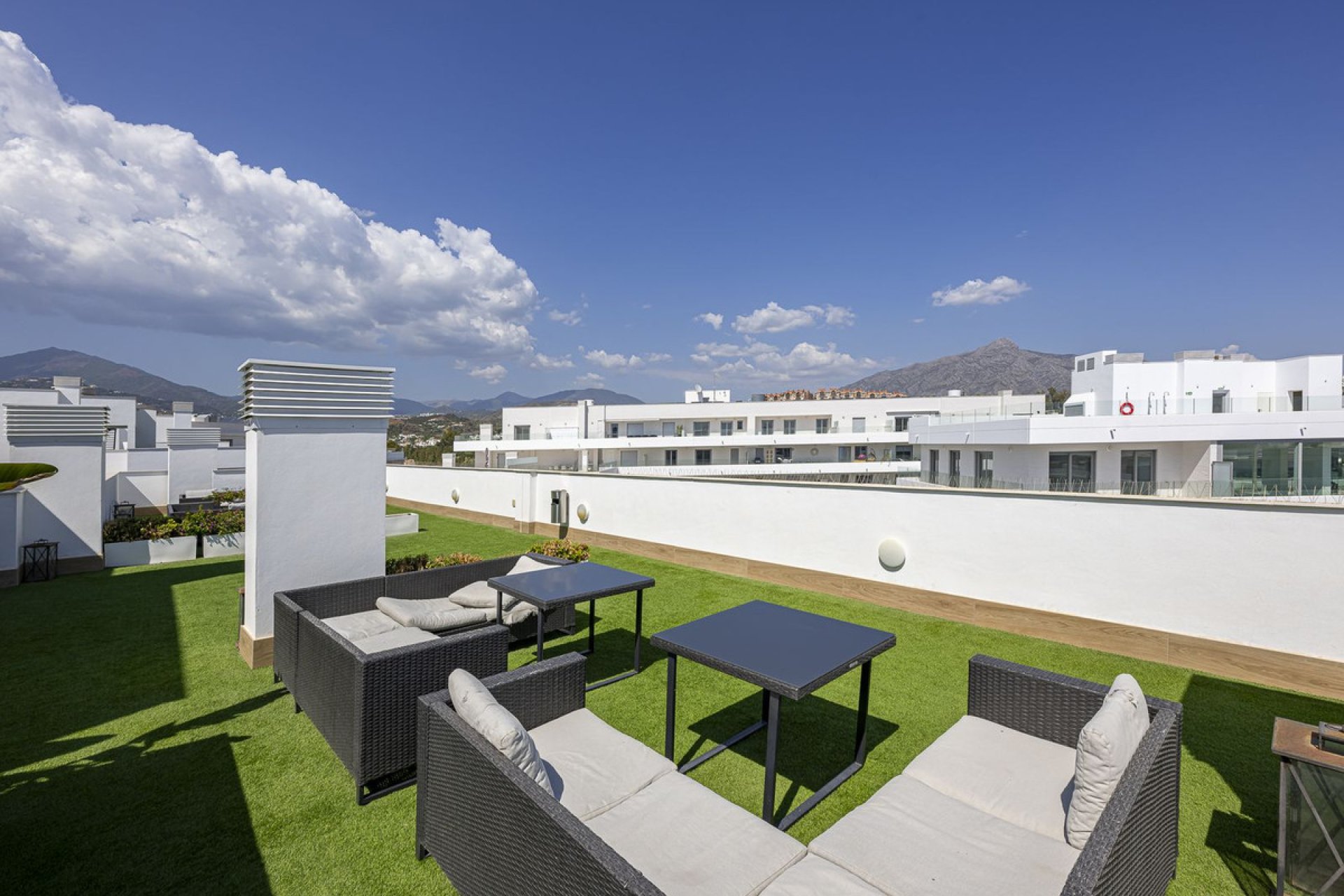 Resale - Apartment - Middle Floor Apartment - Marbella - Nueva Andalucia