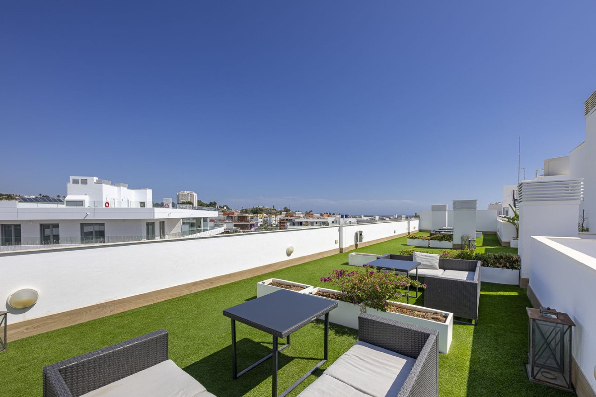 Resale - Apartment - Middle Floor Apartment - Marbella - Nueva Andalucia