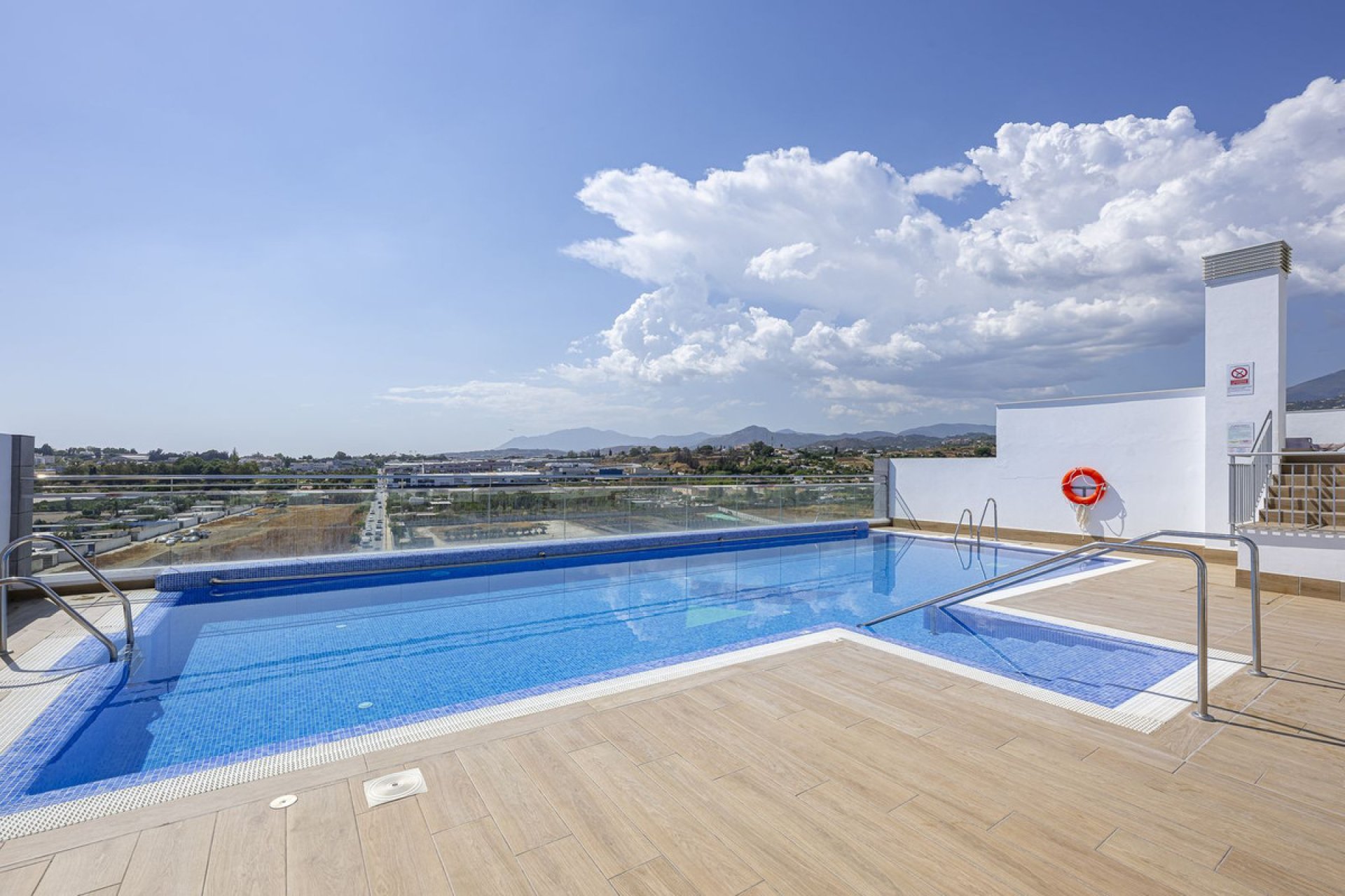 Resale - Apartment - Middle Floor Apartment - Marbella - Nueva Andalucia