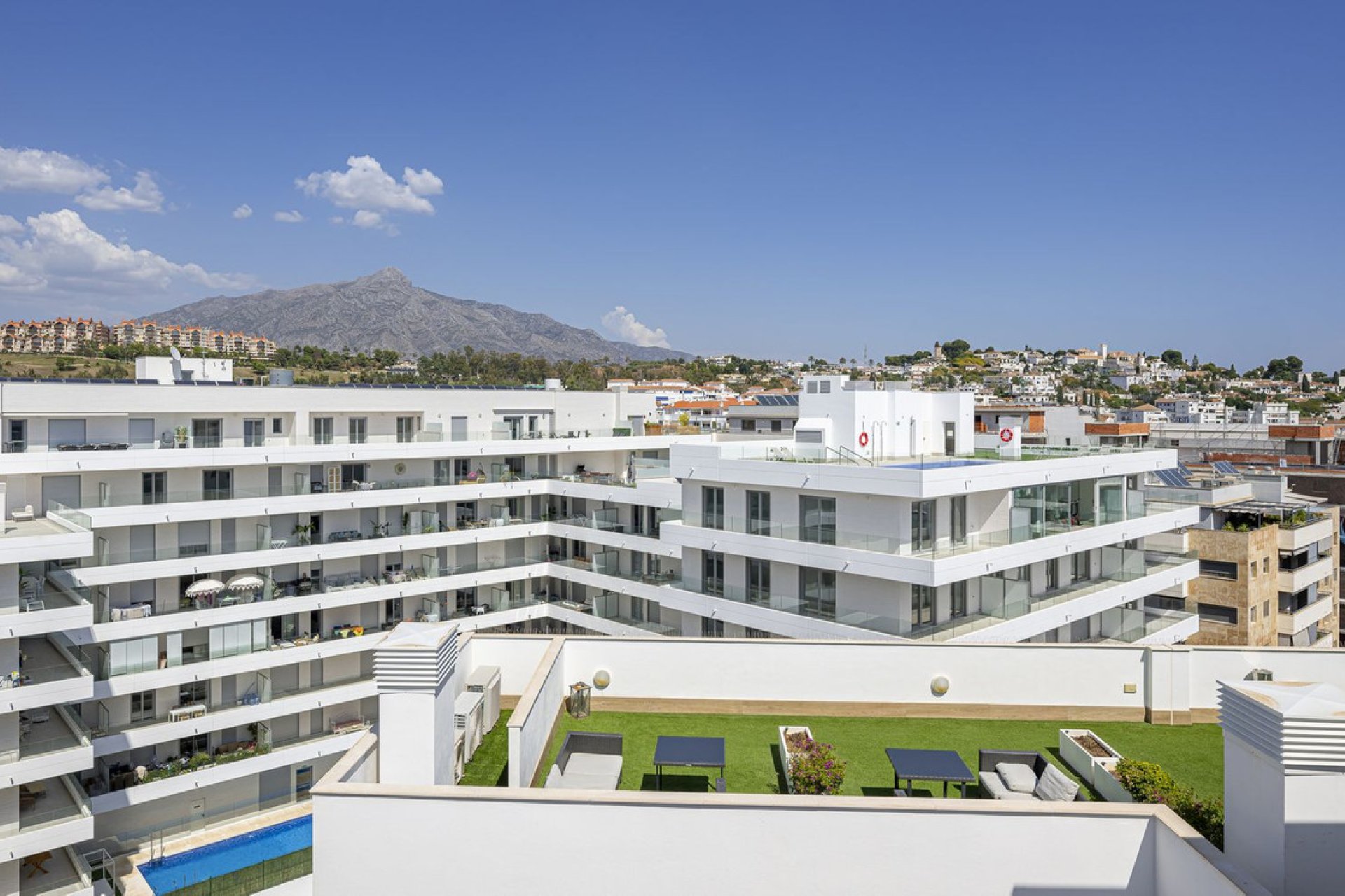 Resale - Apartment - Middle Floor Apartment - Marbella - Nueva Andalucia