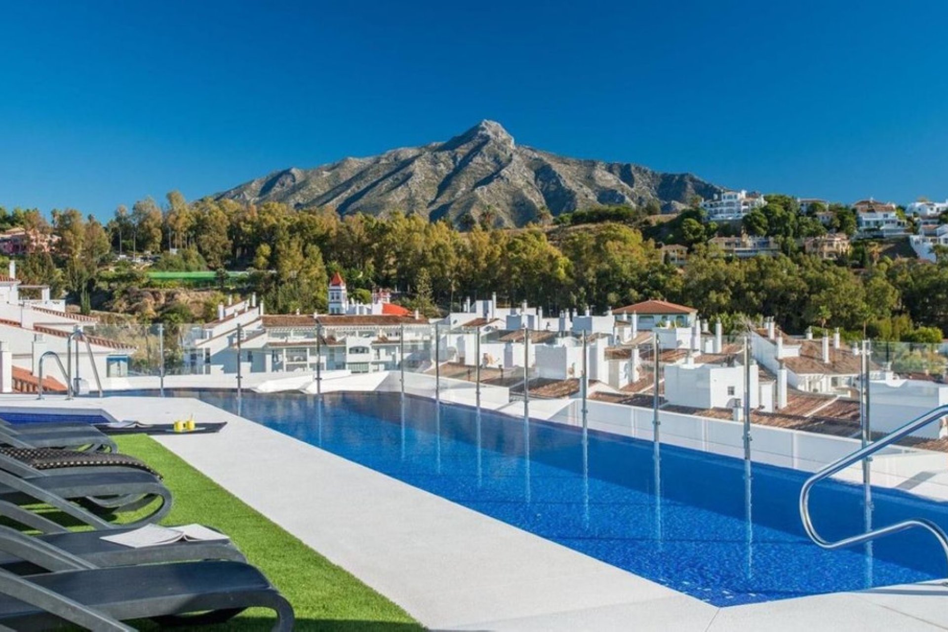 Resale - Apartment - Middle Floor Apartment - Marbella - Nueva Andalucia