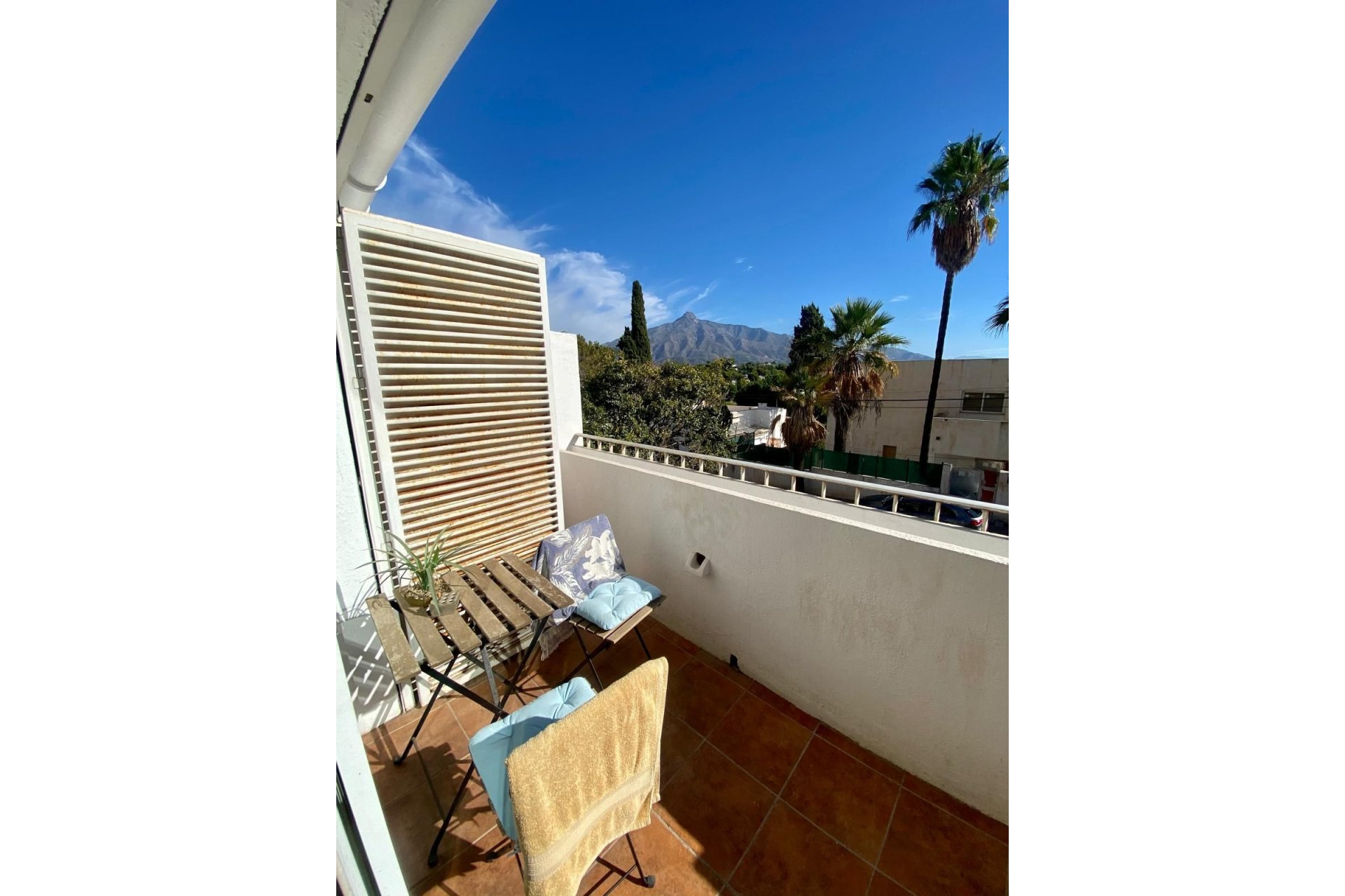 Resale - Apartment - Middle Floor Apartment - Marbella - Nueva Andalucia