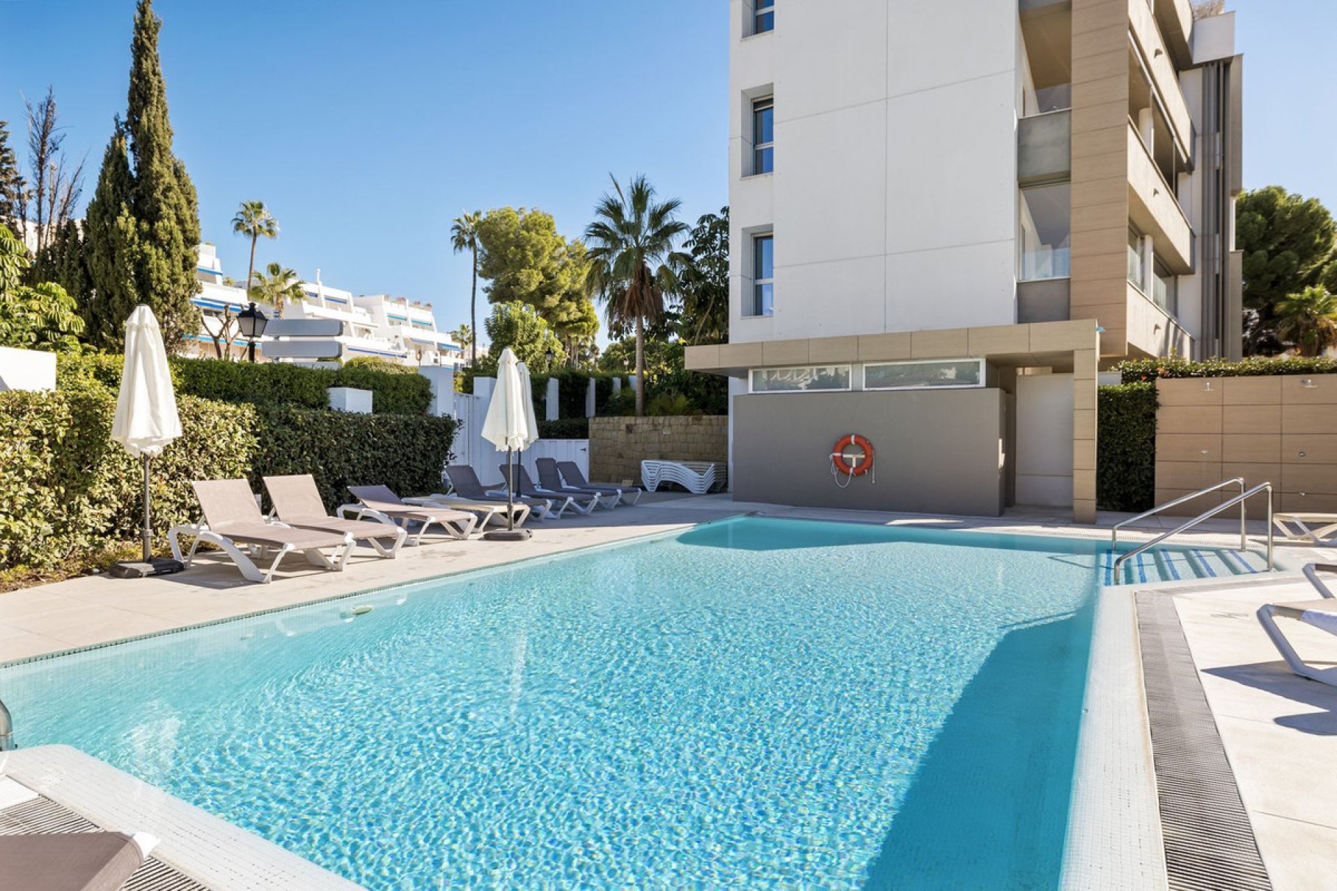 Resale - Apartment - Middle Floor Apartment - Marbella - Nueva Andalucia