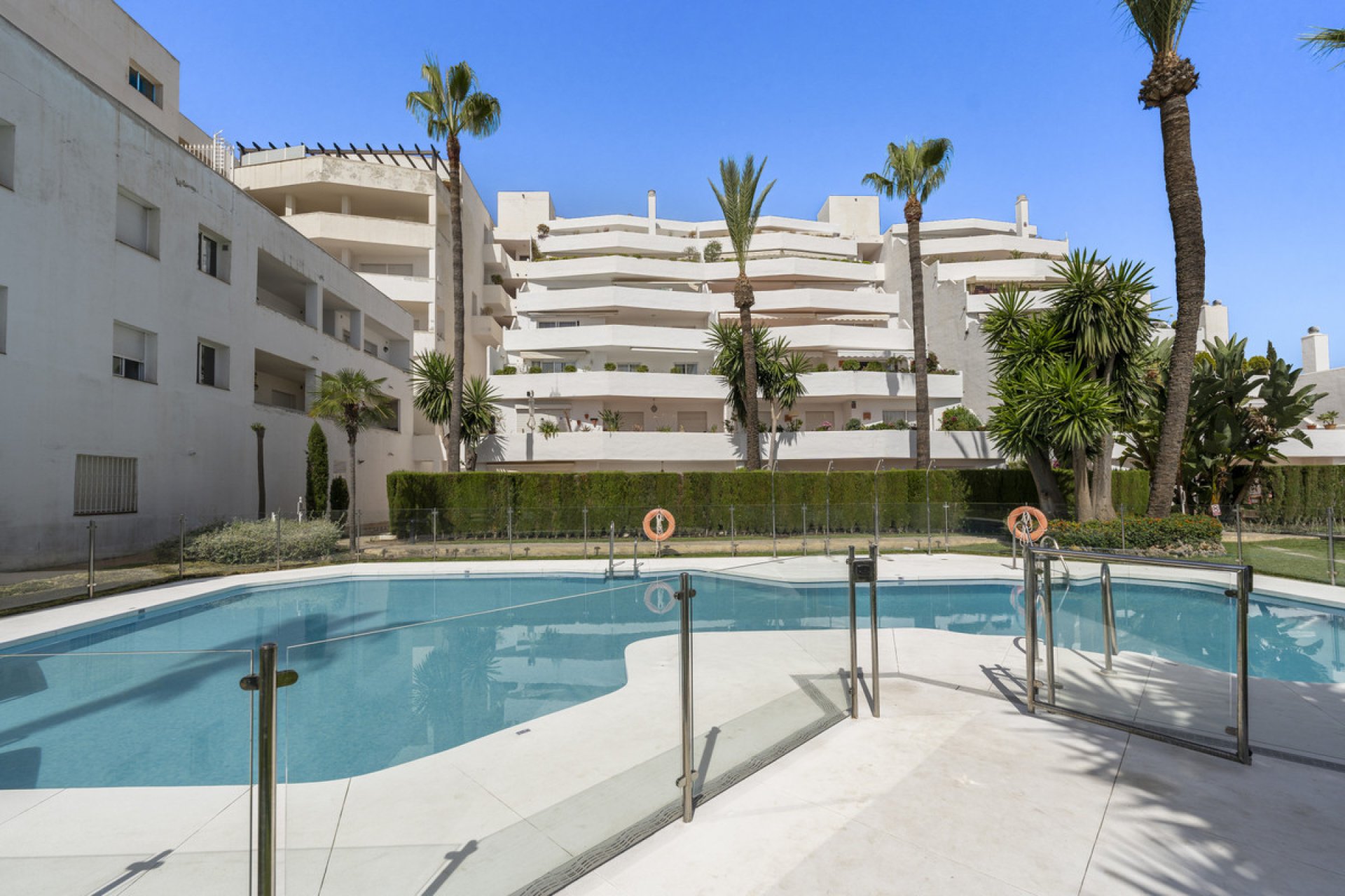 Resale - Apartment - Middle Floor Apartment - Marbella - Nueva Andalucia