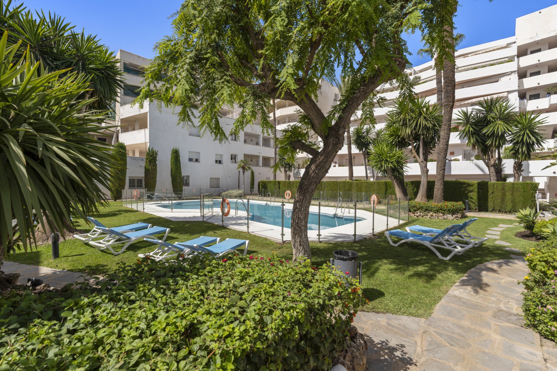 Resale - Apartment - Middle Floor Apartment - Marbella - Nueva Andalucia