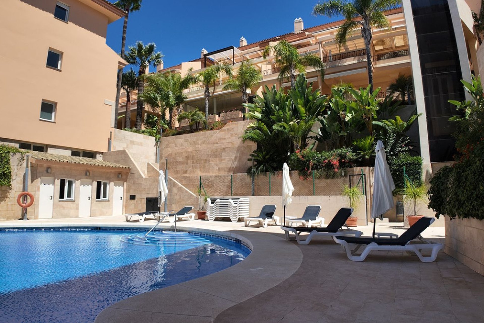 Resale - Apartment - Middle Floor Apartment - Marbella - Nueva Andalucia