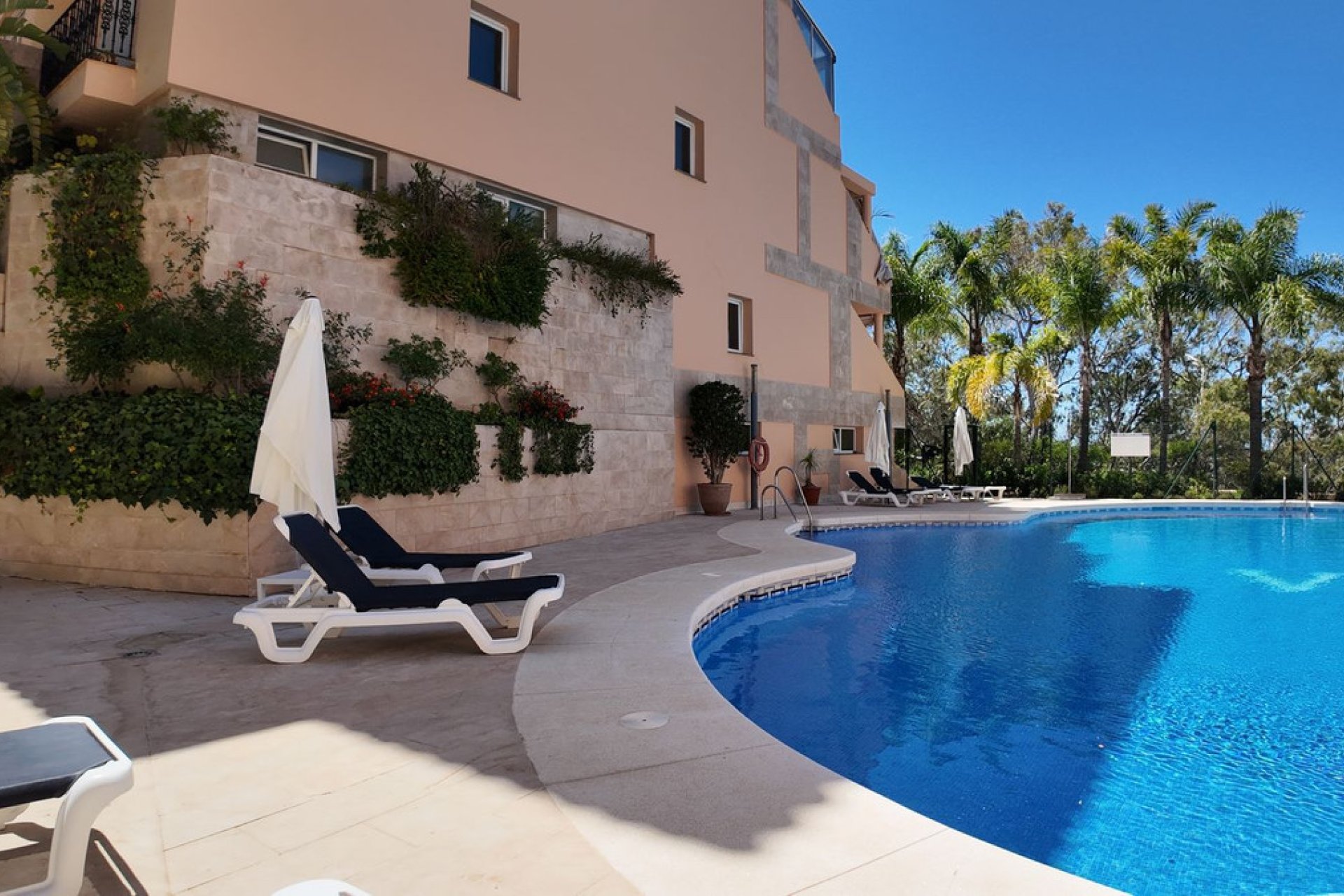 Resale - Apartment - Middle Floor Apartment - Marbella - Nueva Andalucia