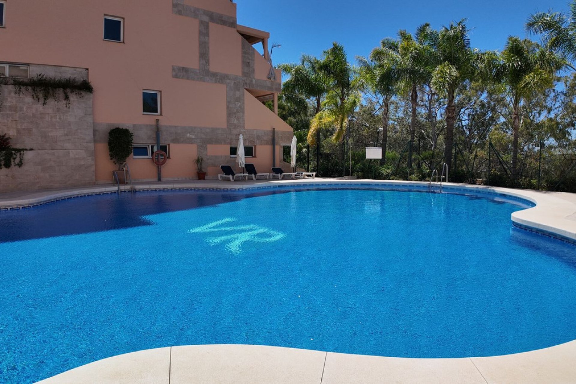 Resale - Apartment - Middle Floor Apartment - Marbella - Nueva Andalucia