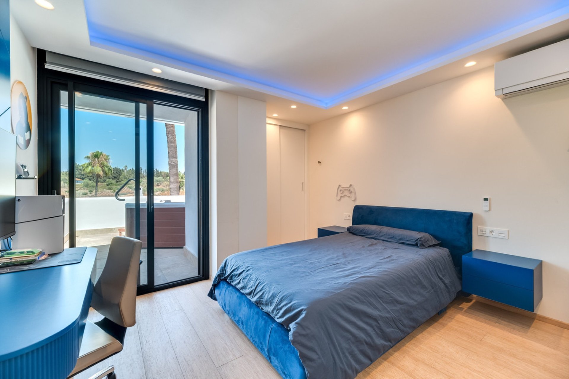 Resale - Apartment - Middle Floor Apartment - Marbella - Nueva Andalucia