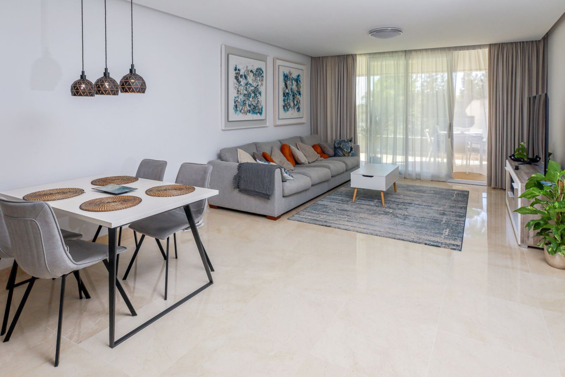 Resale - Apartment - Middle Floor Apartment - Marbella - Nueva Andalucia