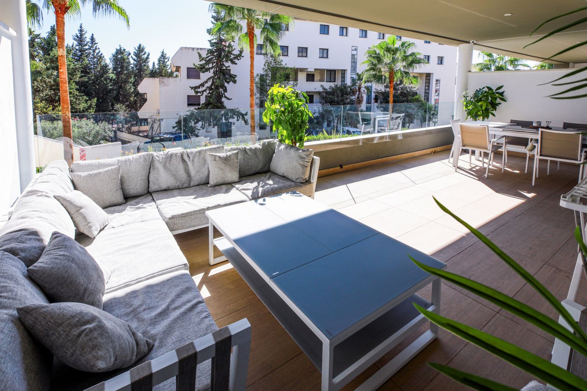 Resale - Apartment - Middle Floor Apartment - Marbella - Nueva Andalucia