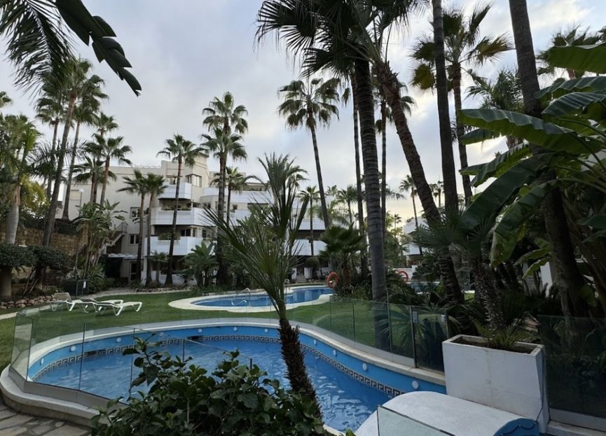 Resale - Apartment - Middle Floor Apartment - Marbella - Nueva Andalucia