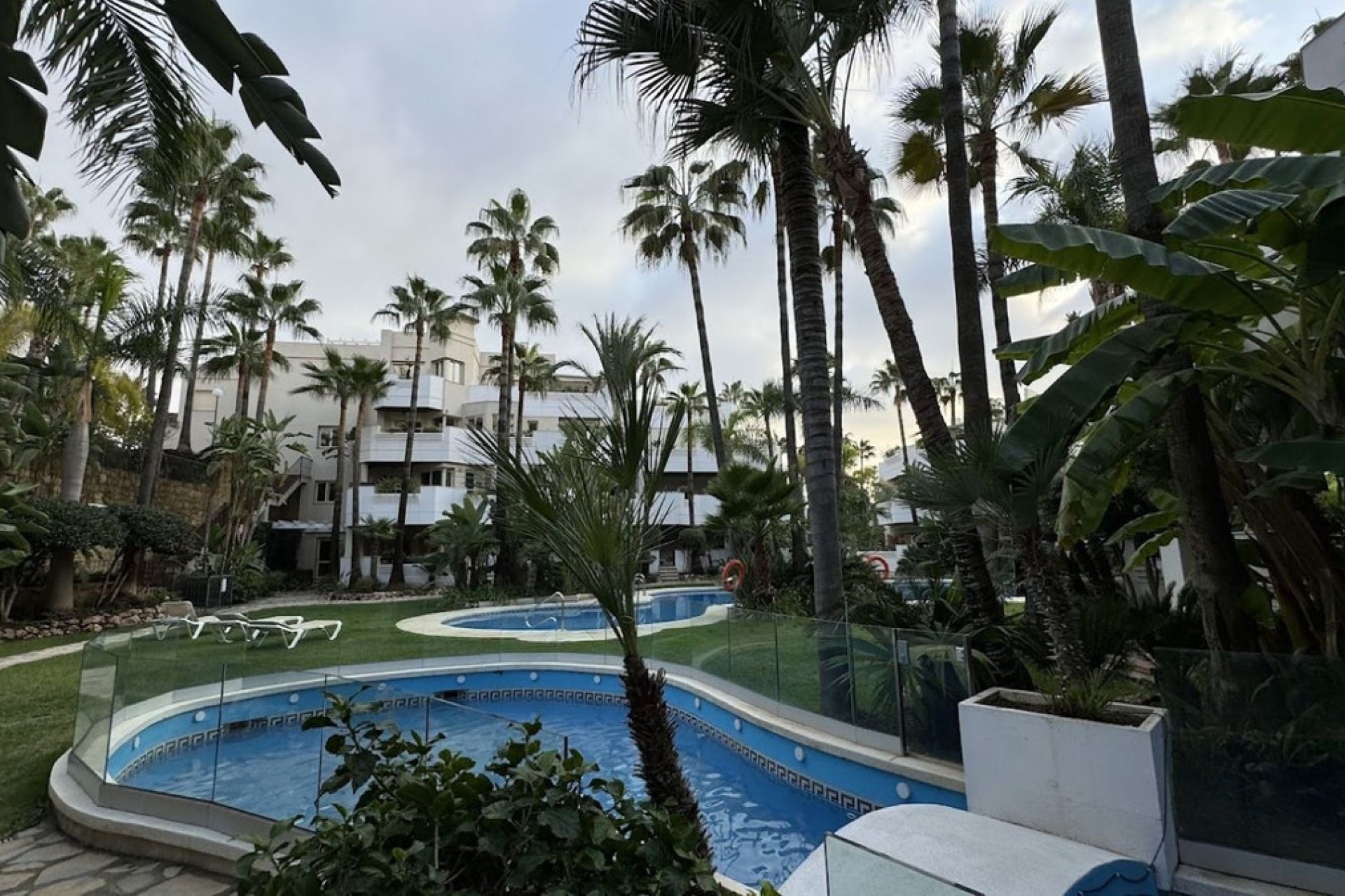 Resale - Apartment - Middle Floor Apartment - Marbella - Nueva Andalucia