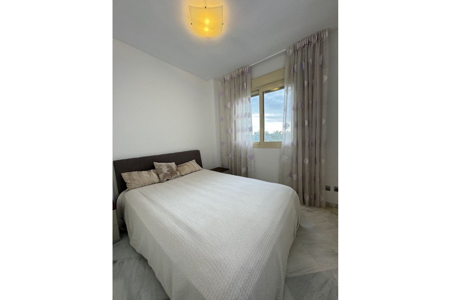 Resale - Apartment - Middle Floor Apartment - Marbella - Nueva Andalucia