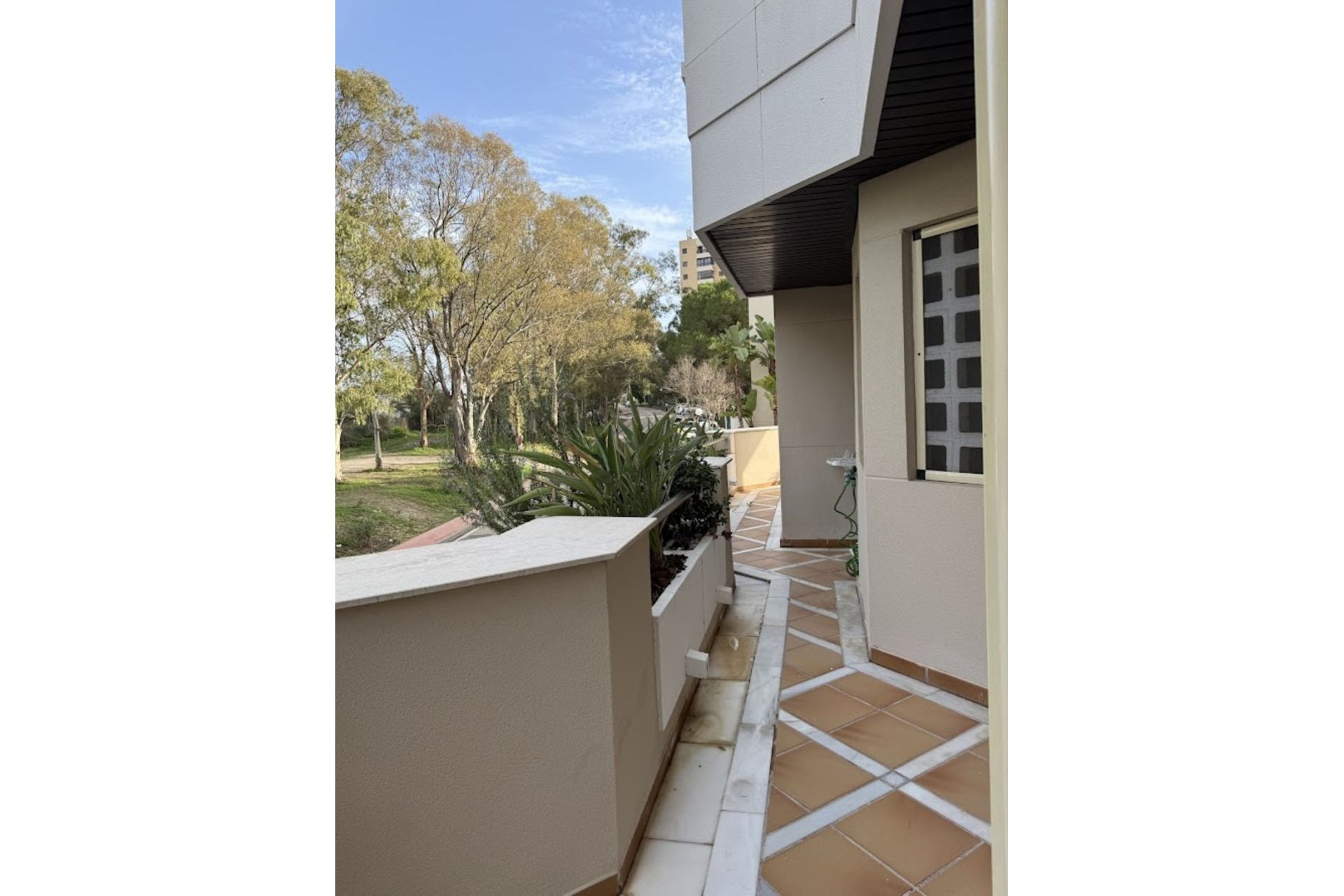 Resale - Apartment - Middle Floor Apartment - Marbella - Nueva Andalucia