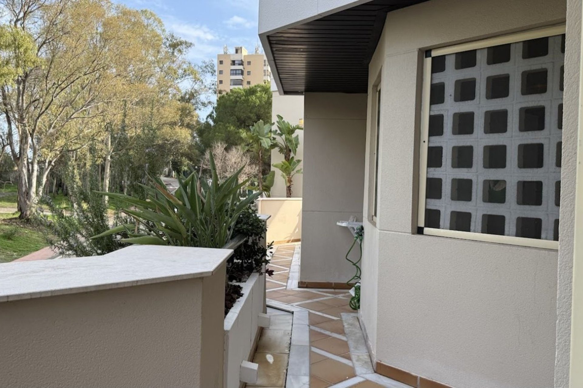 Resale - Apartment - Middle Floor Apartment - Marbella - Nueva Andalucia