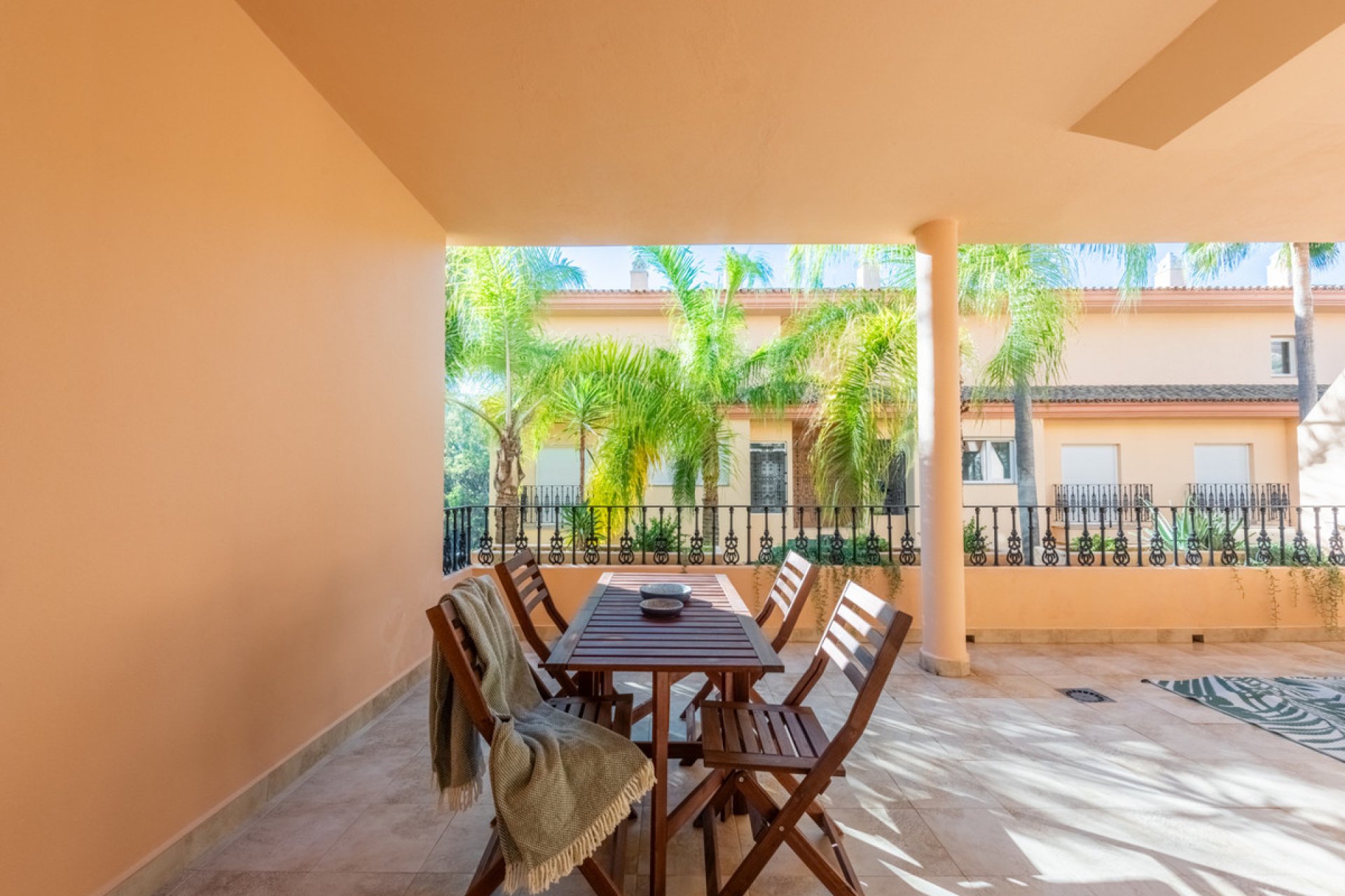 Resale - Apartment - Middle Floor Apartment - Marbella - Nueva Andalucia