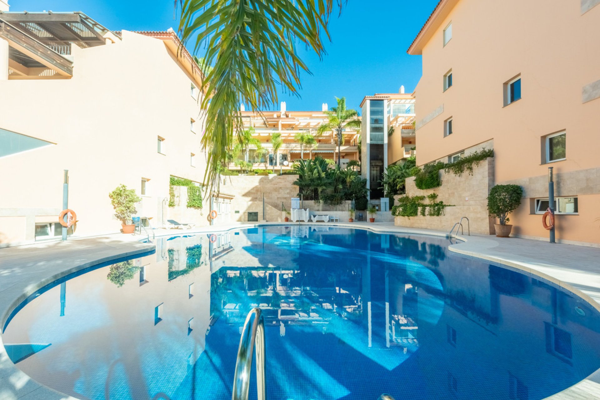 Resale - Apartment - Middle Floor Apartment - Marbella - Nueva Andalucia