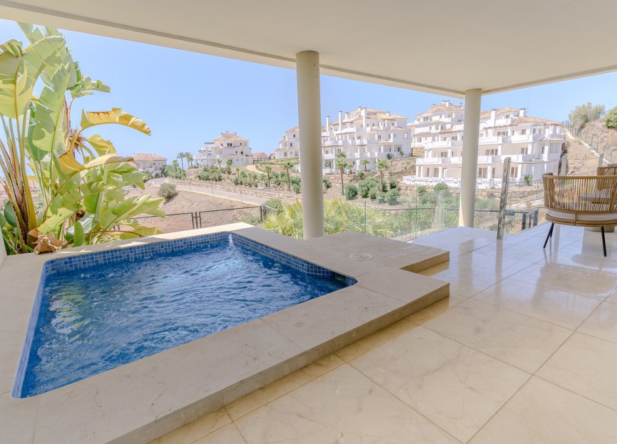 Resale - Apartment - Middle Floor Apartment - Marbella - Nueva Andalucia