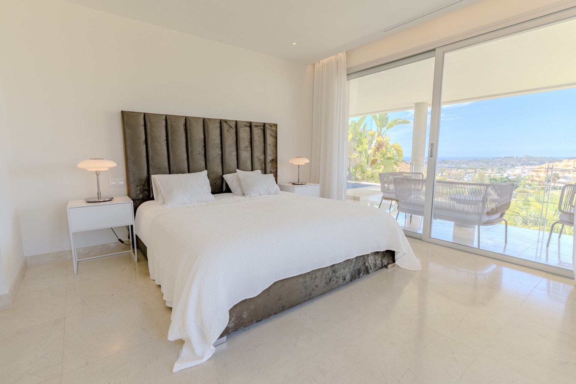 Resale - Apartment - Middle Floor Apartment - Marbella - Nueva Andalucia