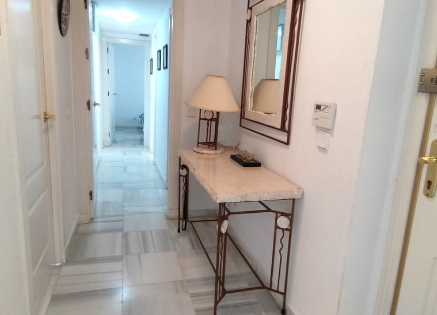 Resale - Apartment - Middle Floor Apartment - Marbella - Nueva Andalucia