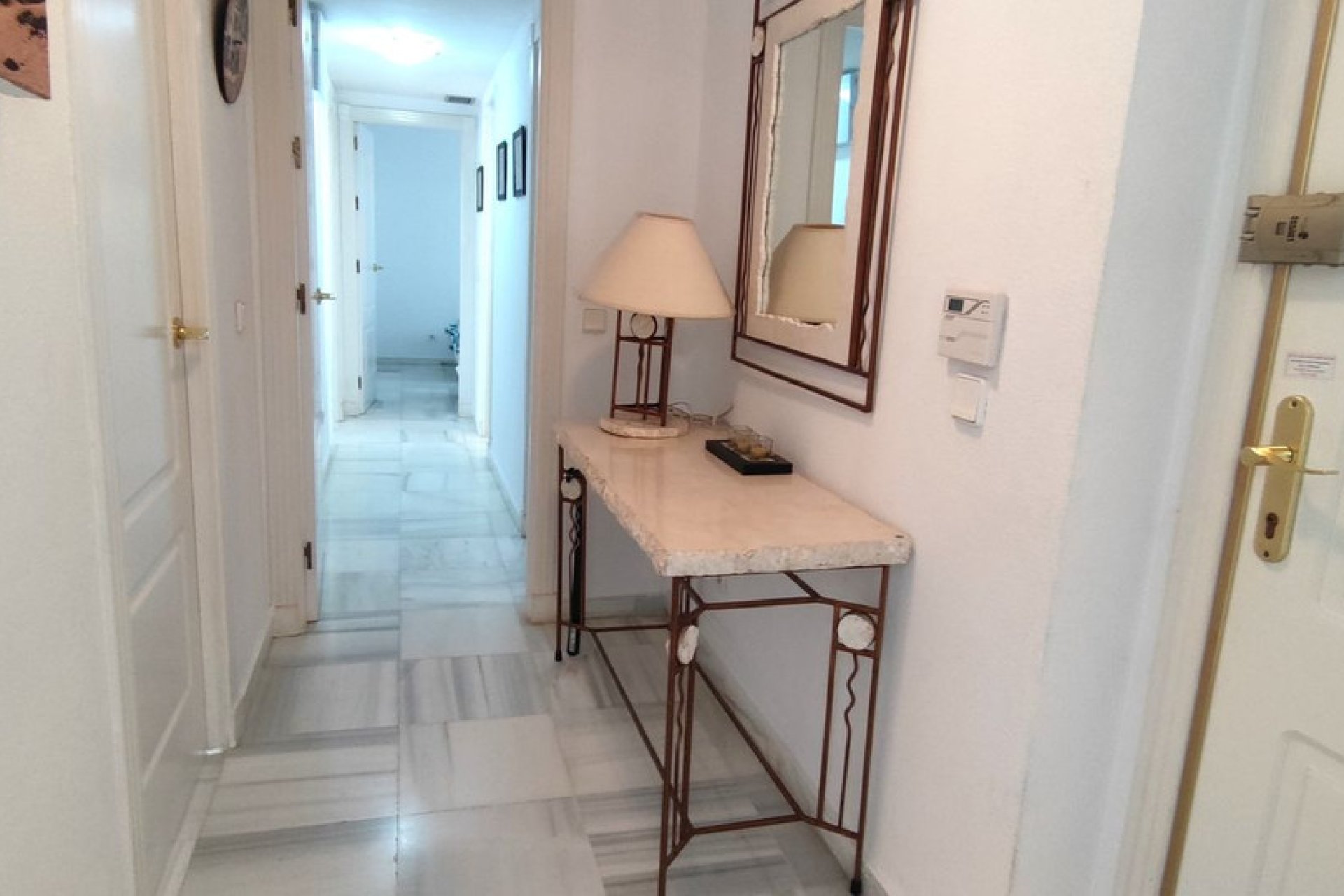 Resale - Apartment - Middle Floor Apartment - Marbella - Nueva Andalucia