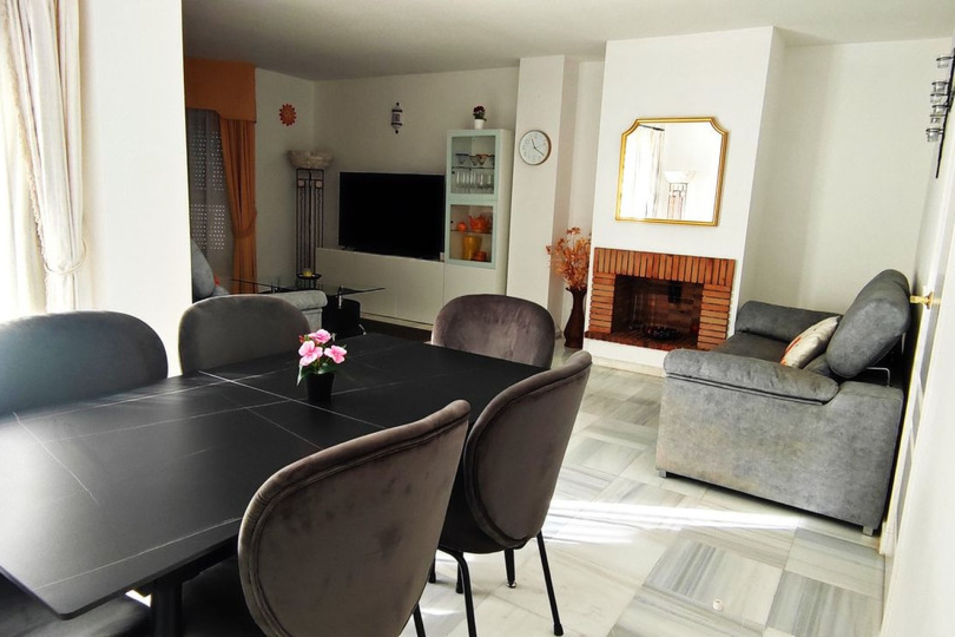 Resale - Apartment - Middle Floor Apartment - Marbella - Nueva Andalucia