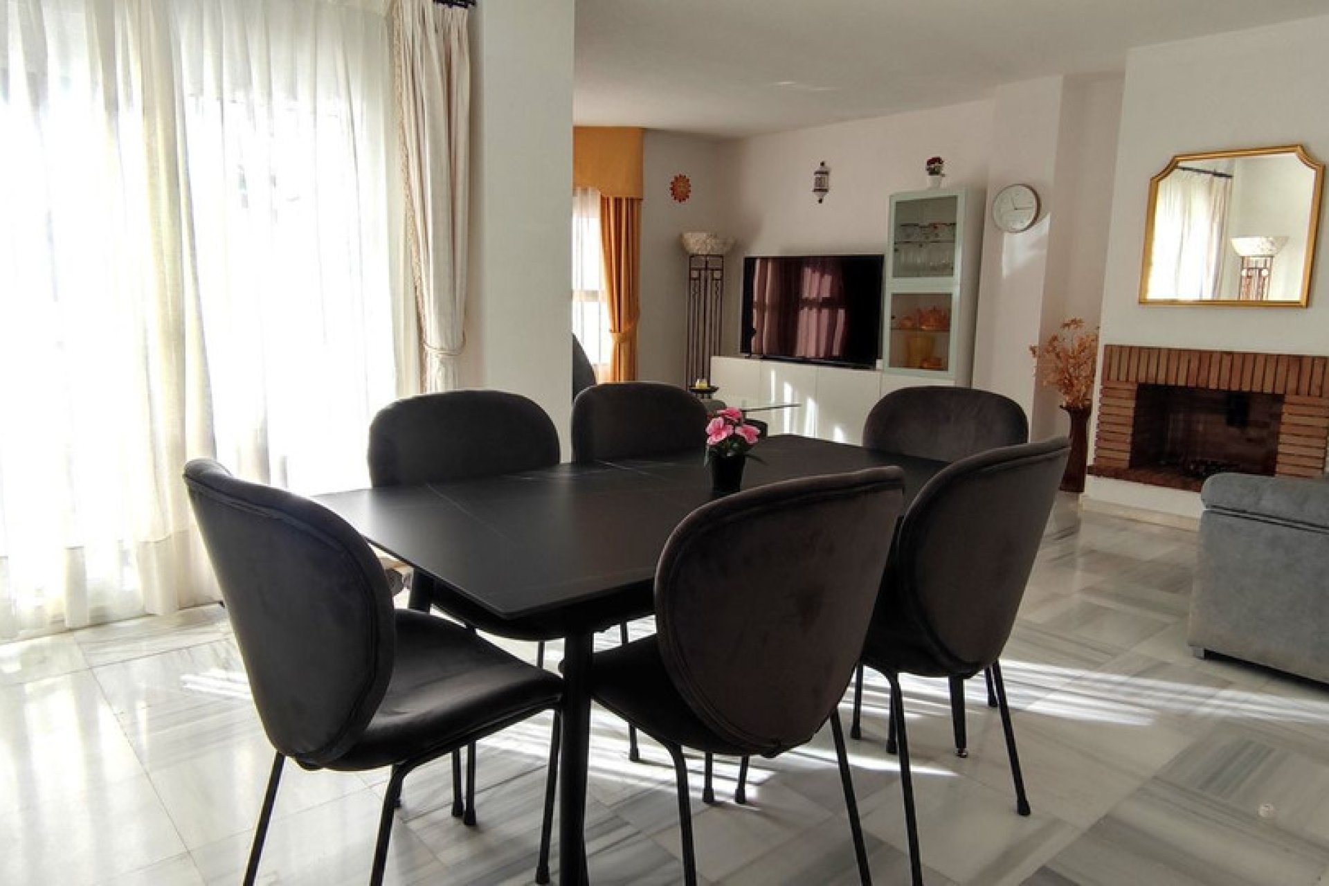 Resale - Apartment - Middle Floor Apartment - Marbella - Nueva Andalucia