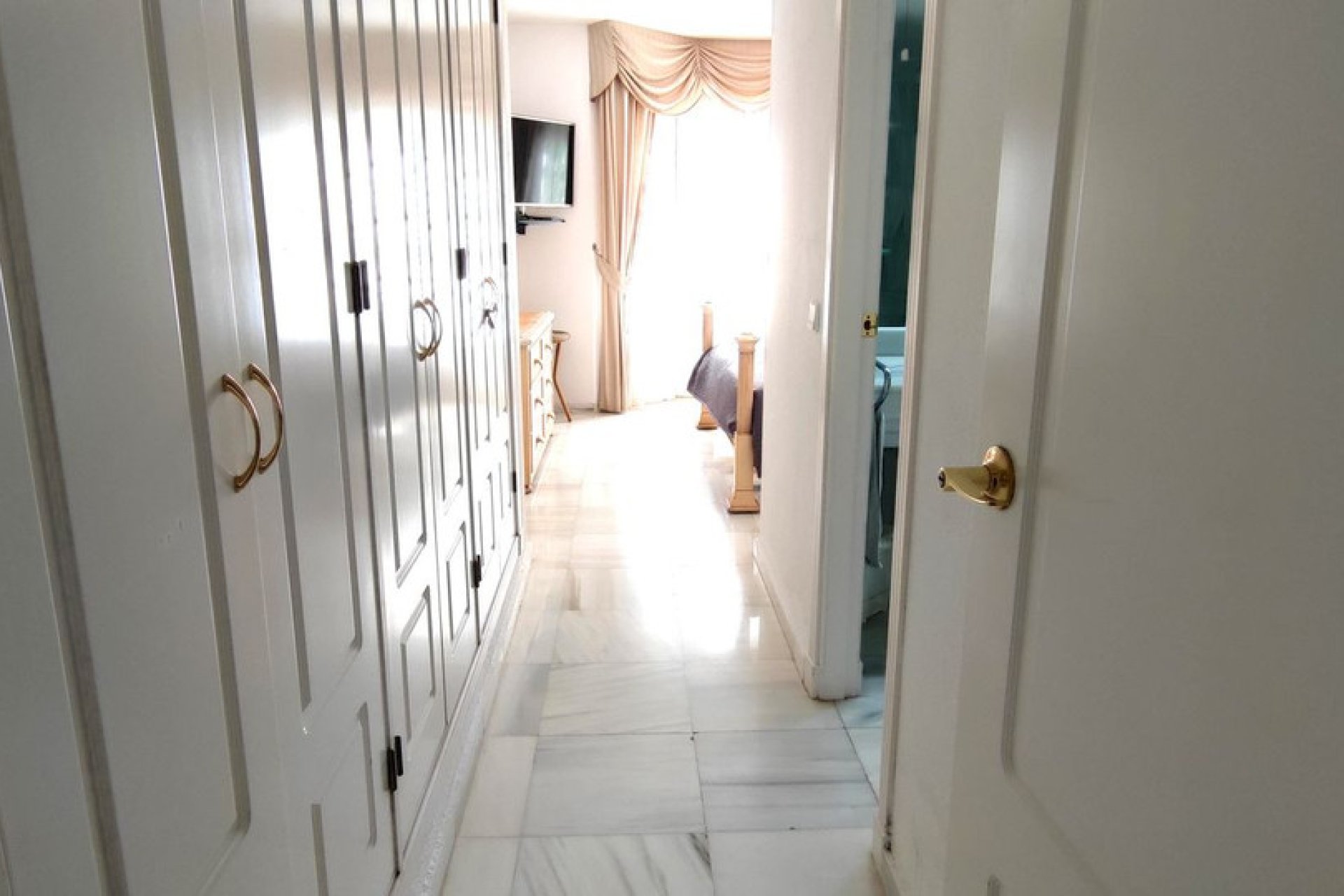 Resale - Apartment - Middle Floor Apartment - Marbella - Nueva Andalucia