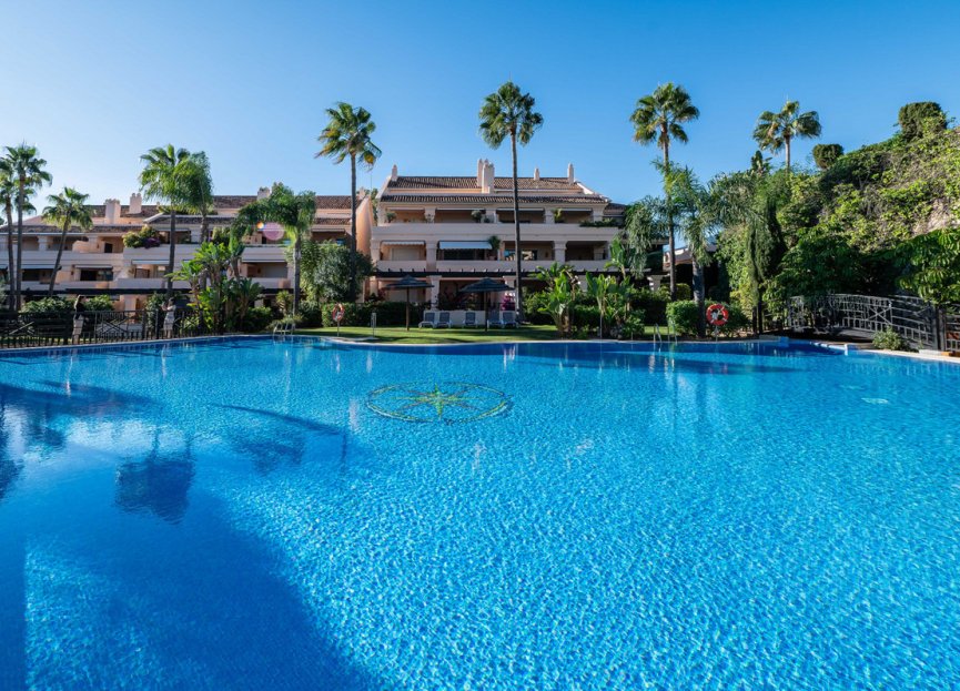 Resale - Apartment - Middle Floor Apartment - Marbella - Nueva Andalucia