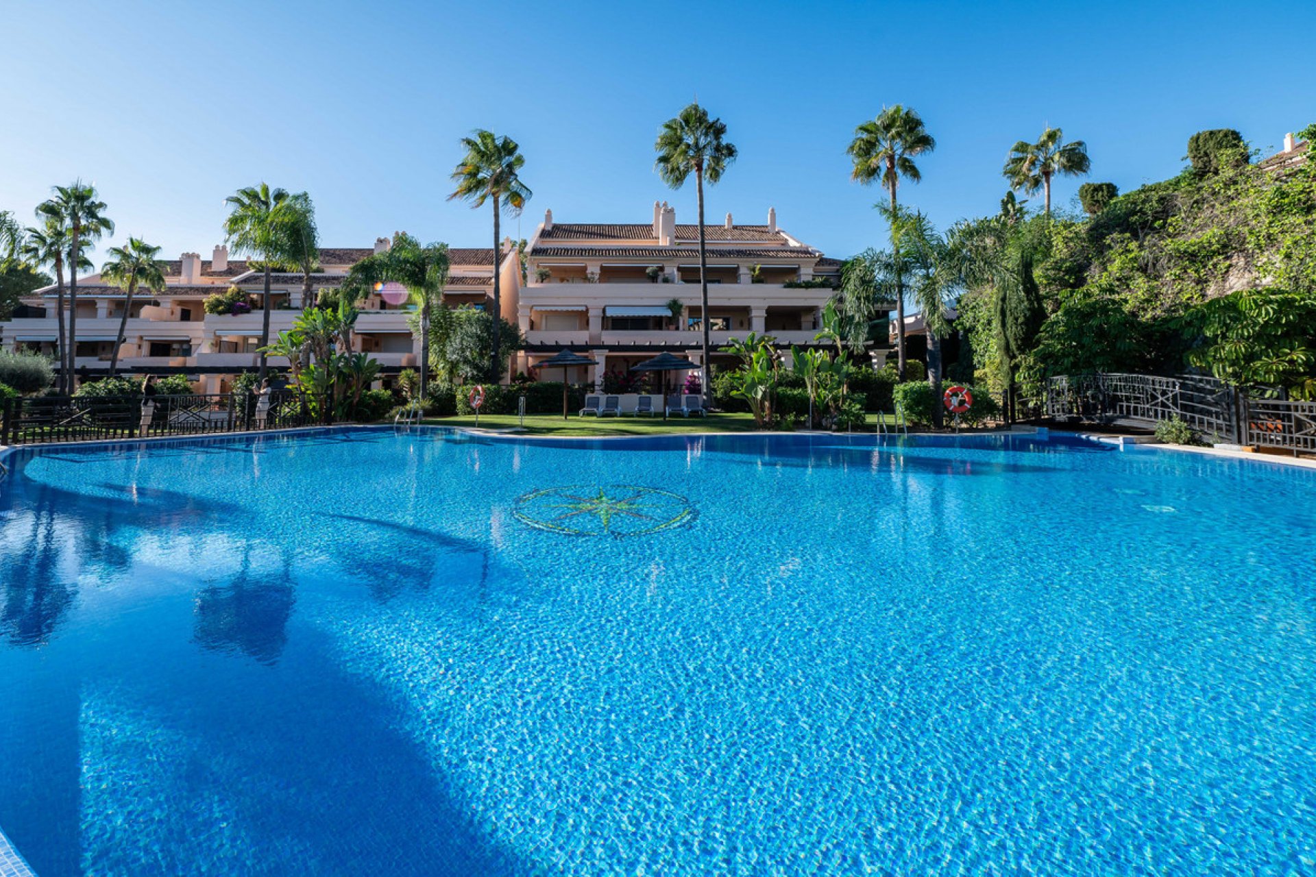 Resale - Apartment - Middle Floor Apartment - Marbella - Nueva Andalucia