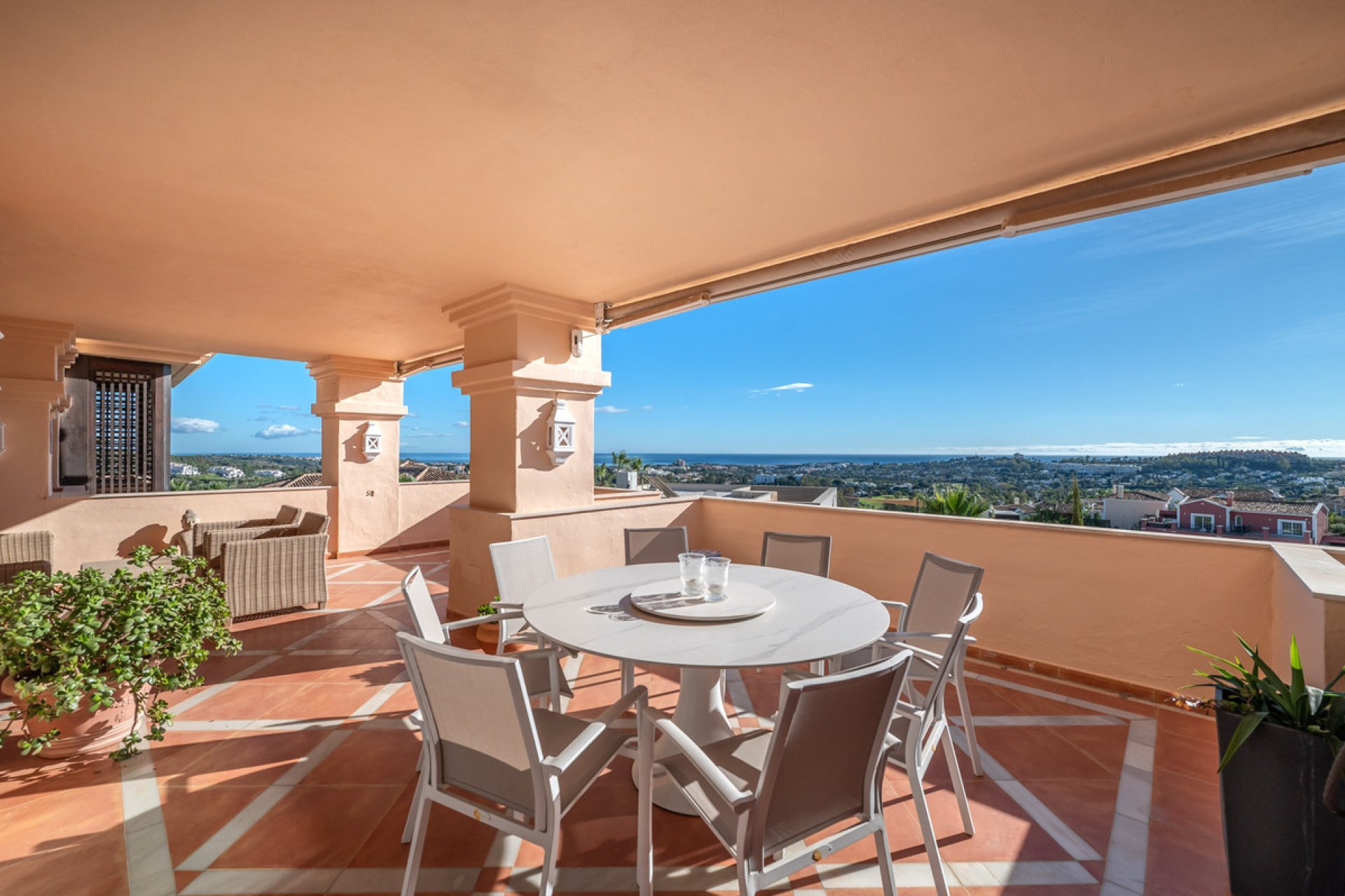 Resale - Apartment - Middle Floor Apartment - Marbella - Nueva Andalucia